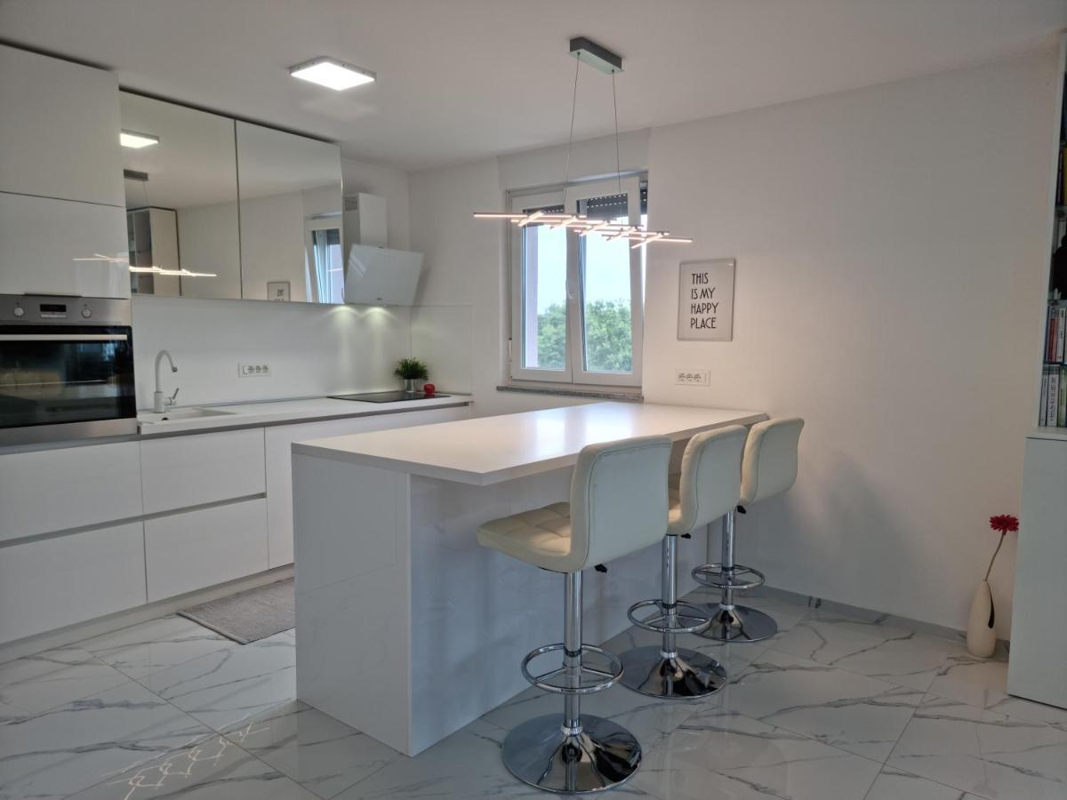 Luxury Apartment Umag Buitenkant foto