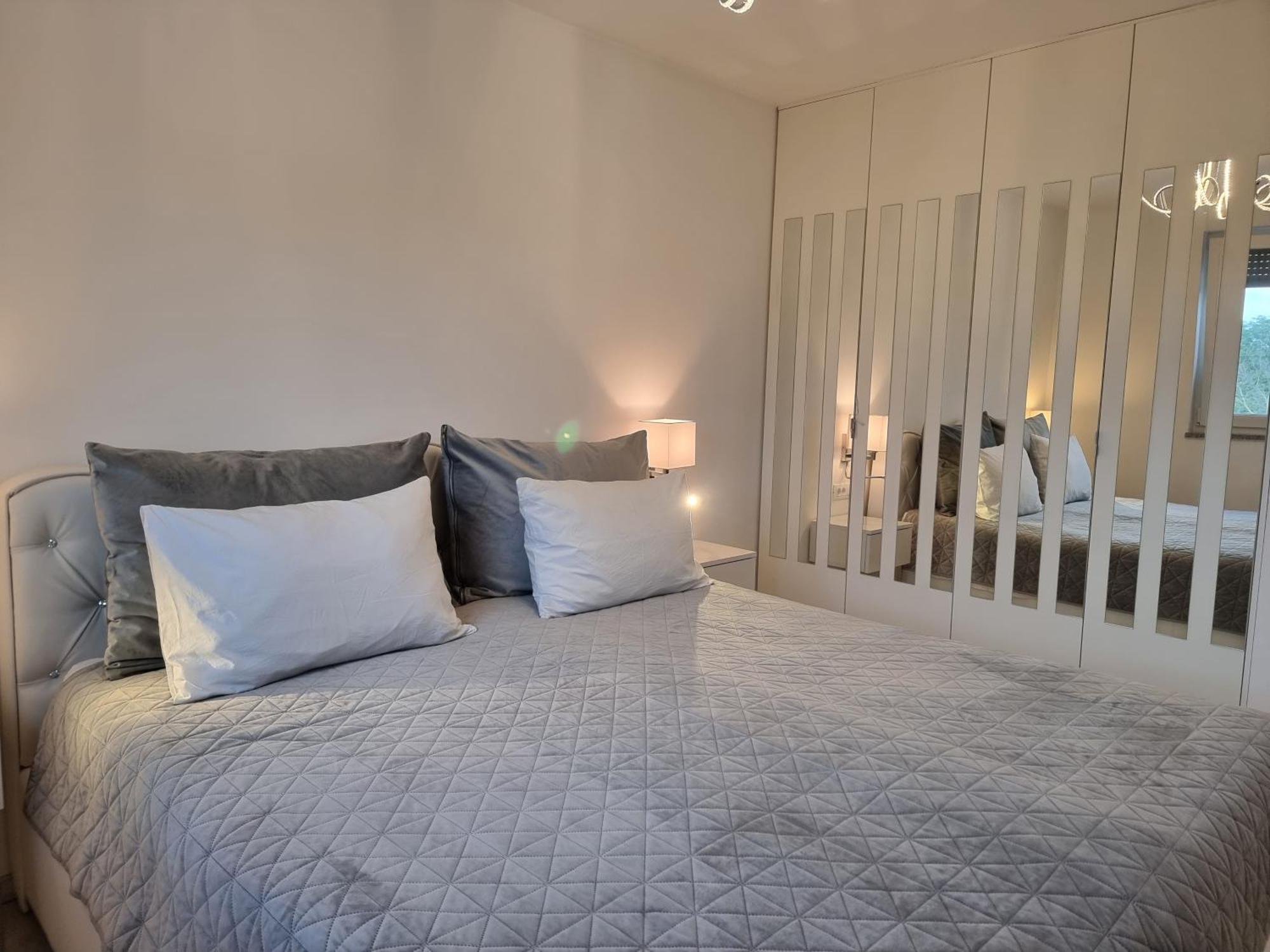 Luxury Apartment Umag Buitenkant foto